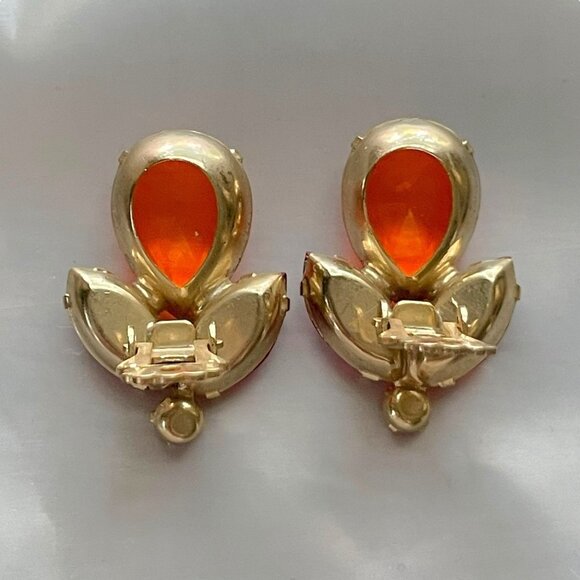 Vintage Rhinestone Earrings Orange Red Glass Clip Floral Gold Tone Chunky 1 1/4" - Picture 7 of 9